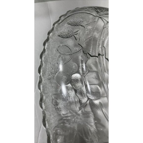 Anchor Hocking 18" Oval Glass Platter with Blackberry Motif - Great Condition - Picture 7 of 10